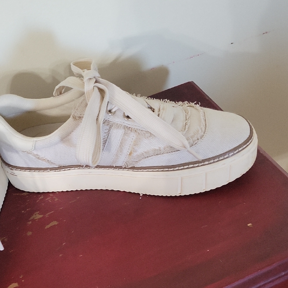 Vince CAMUTO Casual Cream Canvas Sneakers - Picture 3 of 7